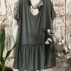 SHE+SKY keyhole back peplum Tee.